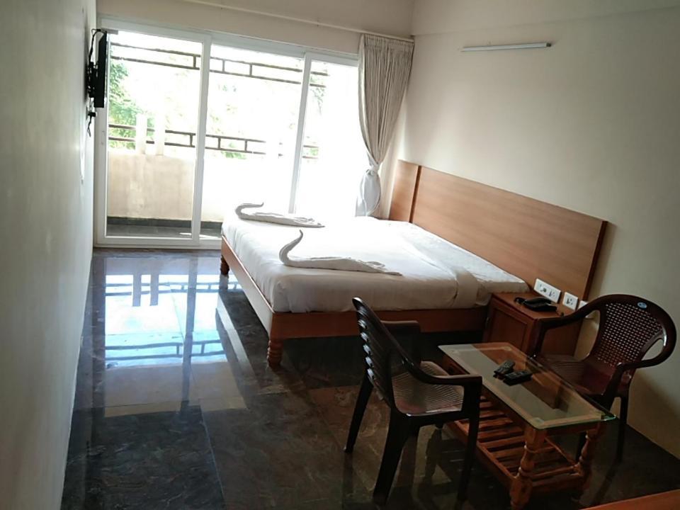 Ack Palacce Inn Йеркауд Екстериор снимка