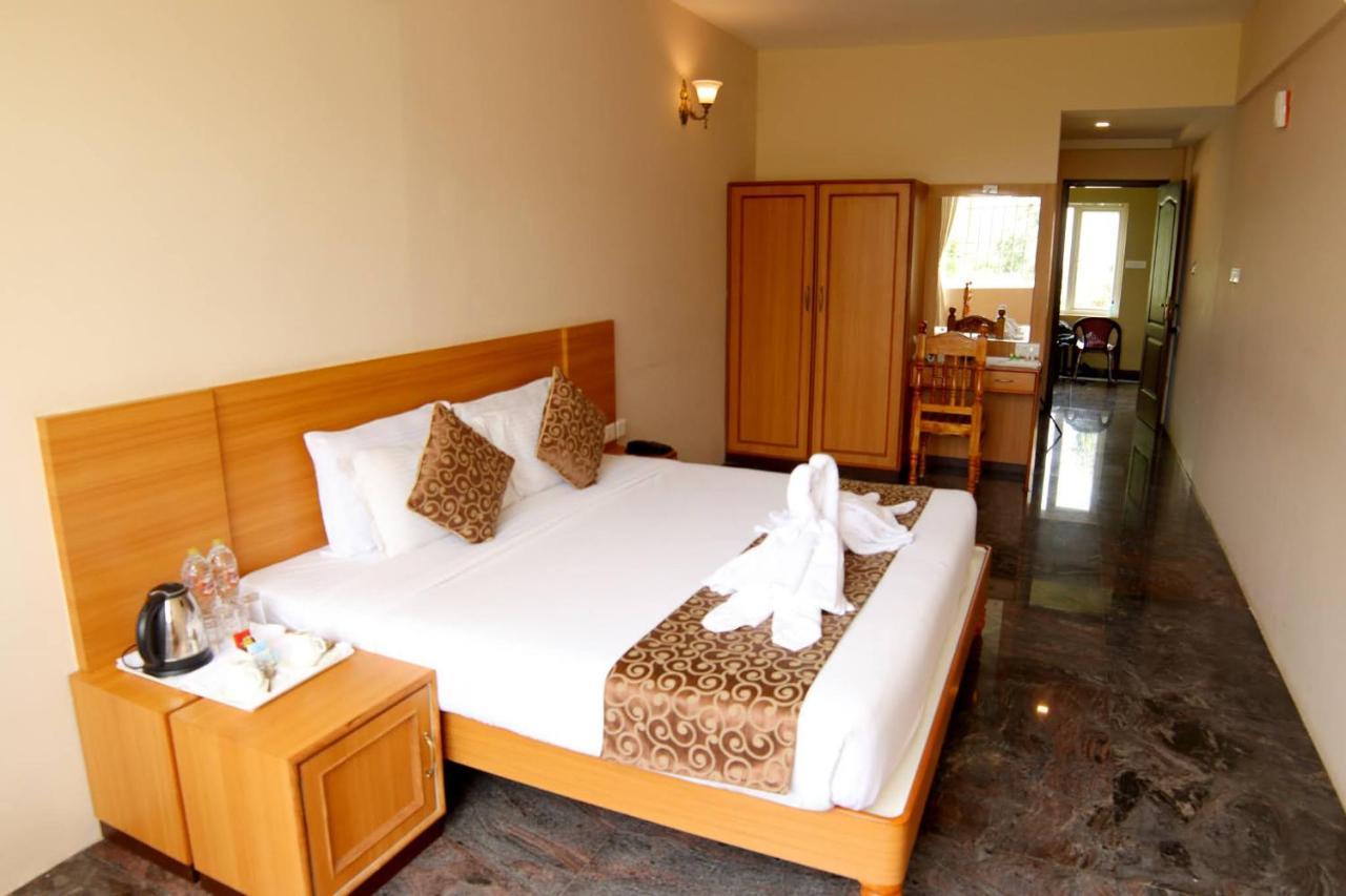 Ack Palacce Inn Йеркауд Екстериор снимка