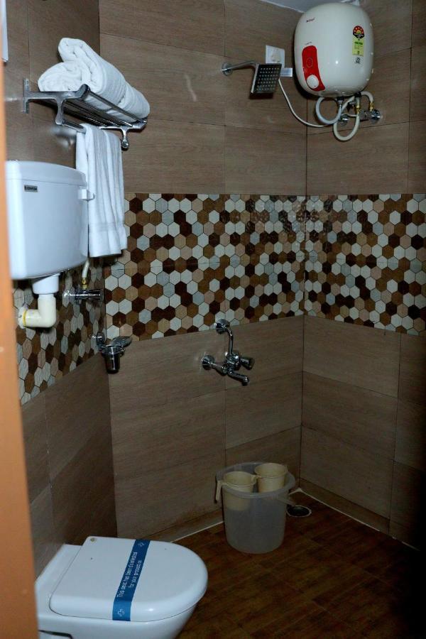 Ack Palacce Inn Йеркауд Екстериор снимка