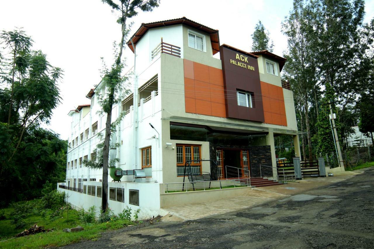 Ack Palacce Inn Йеркауд Екстериор снимка